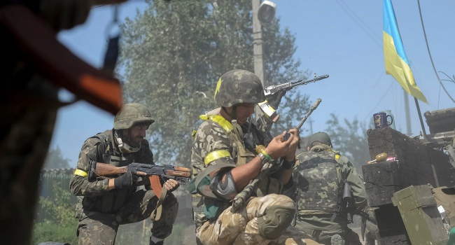 Украинские солдаты ликвидируют террористов Донбасса