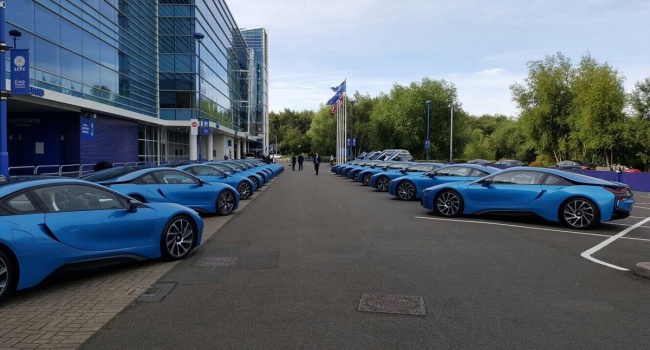 Ярмоленко і компанія заздрять: Власник ФК «Лестер» купив кожному гравцеві по крутій BMW