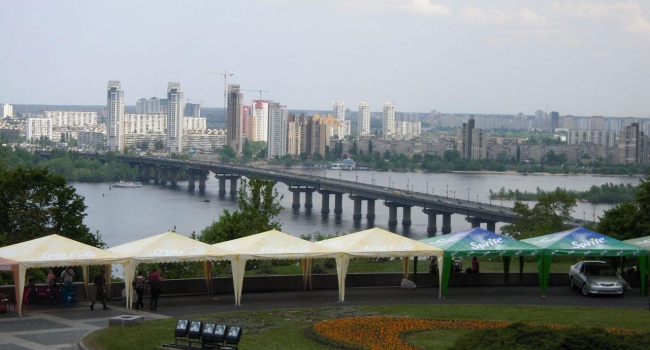 Мост Патона в Киеве начал обрушаться