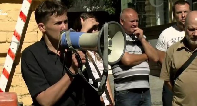 На Банковій проходить жалюгідний мітинг, організований Савченко та Медведчуком – блогер