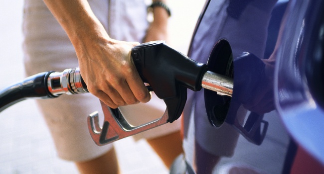 Эксперт дал прогноз по ценам на бензин
