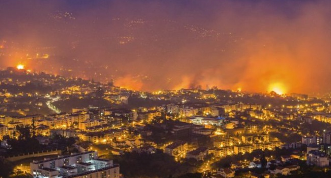 Троє осіб загинуло у вогні в Португалії