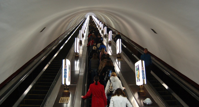 Шок в киевском метро. Мужчина упал на рельсы