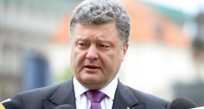 Порошенко наказав посилити бойову готовність України