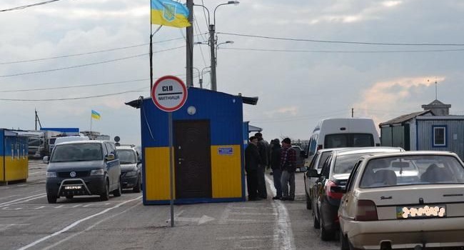 После провокации РФ в Крыму пассажиротранспортный поток уменьшился втрое
