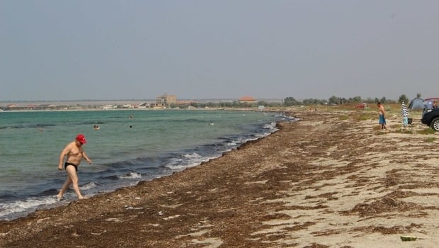 Западный Крым: грязные и пустые пляжи, - фото