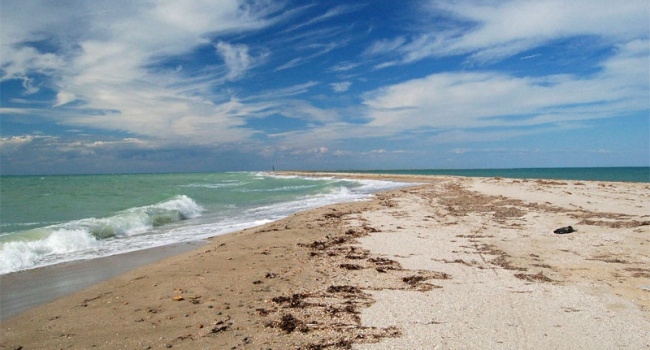 Западный Крым: грязные и пустые пляжи, - фото