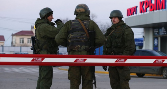 Спецслужби РФ перевіряють телефони і флешки у всіх, хто в'їжджає до Криму