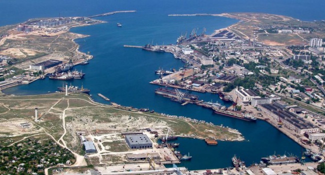 До портів у Криму прибувають іноземні кораблі, ігноруючи санкції