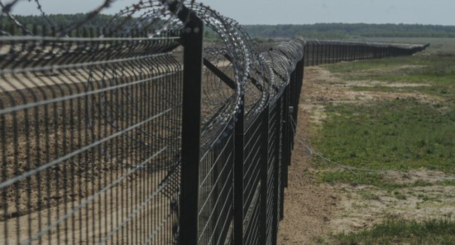 Россия возводит высокий забор на российско-польской границе