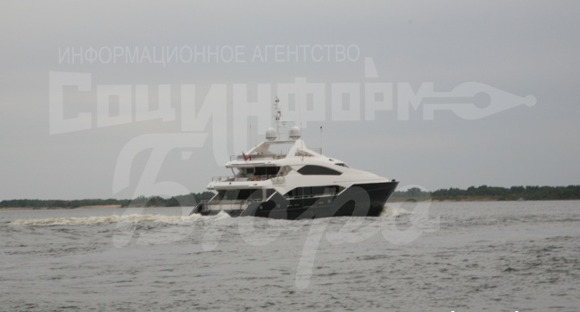 Янукович засветился в Волгограде на дорогой яхте