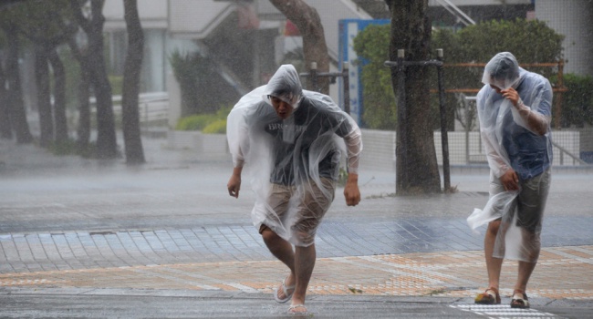 К берегам Японии приближаются три мощных тайфуна