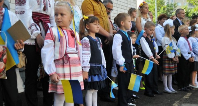 Экипировка для украинского первоклассника обойдется в тысячи гривен