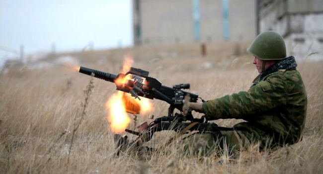 Сепаратисти обстріляли два КП на сході України