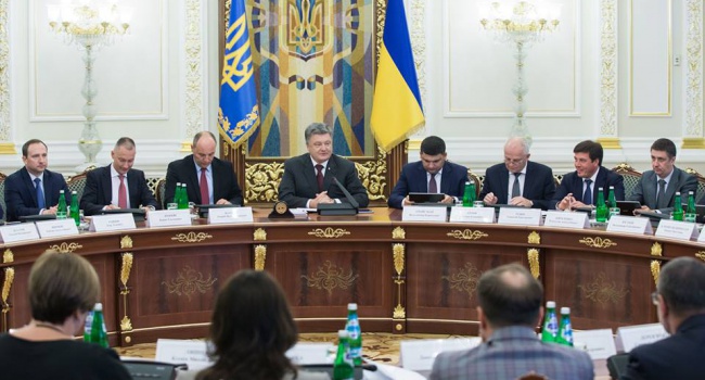 Порошенко: Вопрос привлечения инвестиций и дерегуляции чрезвычайно актуальный для Украины