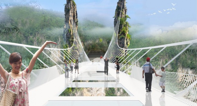 В Китае запретили вход на стеклянный мост, открывшийся всего две недели назад