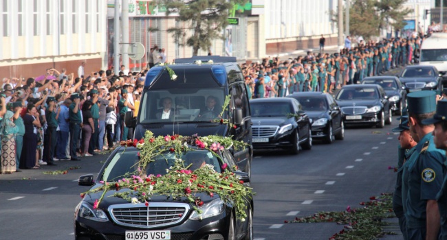 Узбекистан почтил память президента, на похороны прибыли делегации 17 государств - фоторепортаж