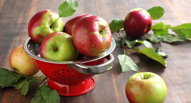Большой урожай спровоцировал резкое падение цен на яблоки