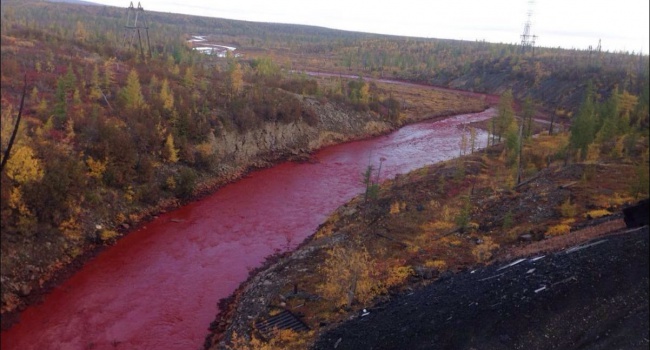 У Росії з’явилась «кривава» річка