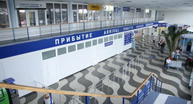 Стали известны причины закрытия аэропорта в Симферополе