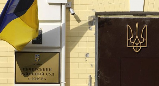 Печерский суд пикетировали активисты «Азова»