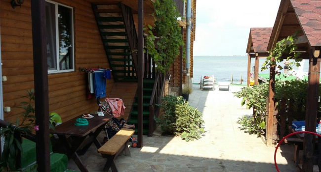 «А туристы где?»: просторно, комфортно, но одиноко, - фото пляжей Крыма