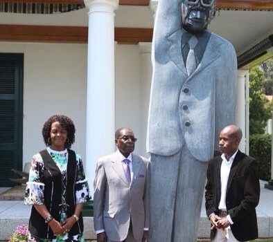 Лидер Зимбабве открыл памятник... себе любимому