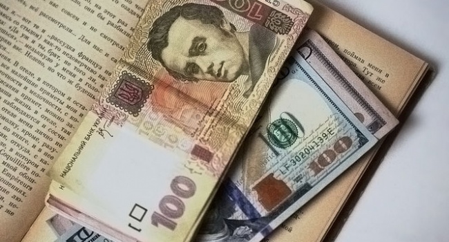 Банкіри розповіли, від чого тепер залежить курс долара в Україні