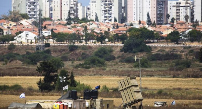 Израиль заявил о ракетном обстреле Голанских высот