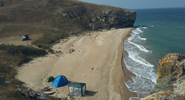 «Хорошо отдыхаем» - новые фото пляжей оккупированного Крыма