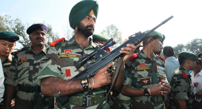 Боевики атаковали военный лагерь в Индии