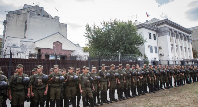 Смерть России - вчера произошел бунт возле посольства РФ в Киеве - фото