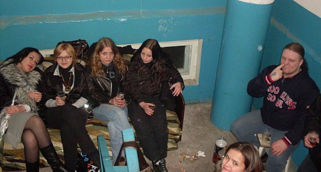 Социологи: большинство подростков Украины пьют и курят