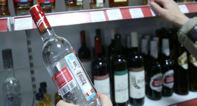Россияне нашли новый способ не платить за водку в магазине