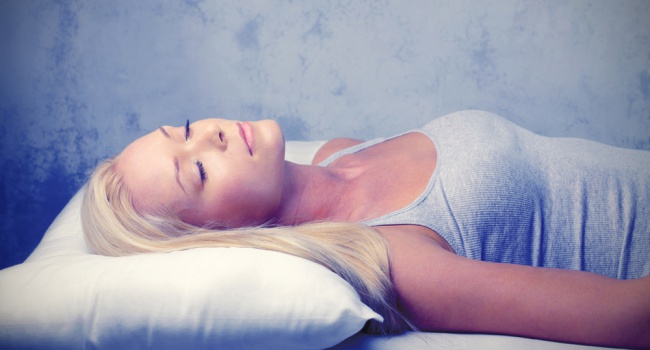 Медики нашли идеальную позу для сна