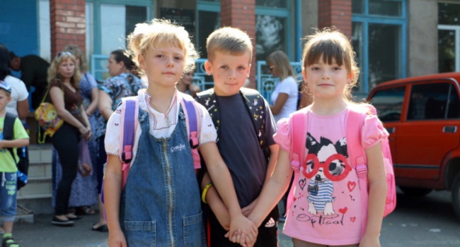 Школьников на линии разграничения начали возить в украинские школы, – Оксенчук