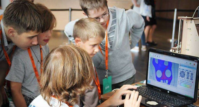 У Київських школах розпочали вивчати робототехніку