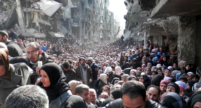 Жители осажденных сирийских городов впервые получили гуманитарную помощь