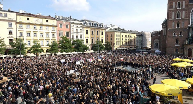 В Польше прошел «Протест в черном»