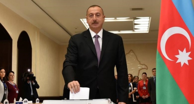 В Азербайджане прошел референдум об изменении Конституции