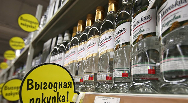 Країна пияцтва і хаосу: в Росії зменшать ціну на горілку і підвищать на продукти харчування