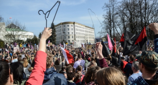 Полячки протестують проти заборони абортів