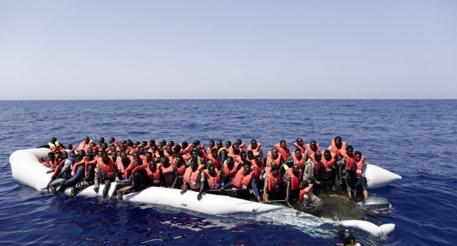 В Италию прибыли еще 5650 мигрантов - береговая охрана