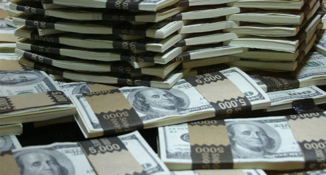 Украинцы за год продали на 2,3 миллиарда больше долларов США чем купили