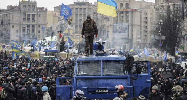 Активісти в Києві прирівняли законопроект №3587 до подій на "Революції гідності"