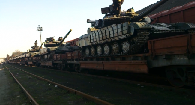 Перемирие, говорите: Только в один Свердловск из России прибыло 8 танков и 10 вагонов с боеприпасами – блогер