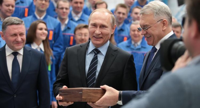 Бізнесмен подарував квартиру Путіну, щоб «тисячу років керував російським колгоспом»