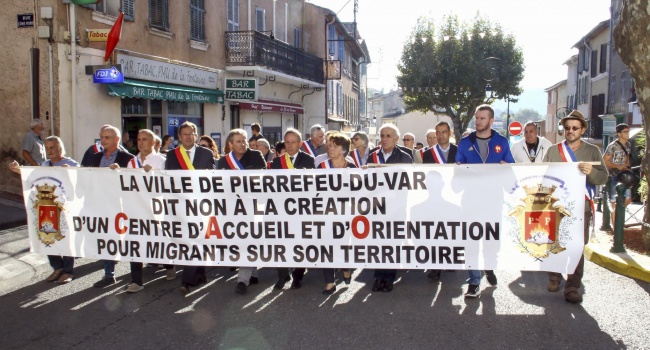Во Франции массовые протесты из-за закрытия лагеря в Кале