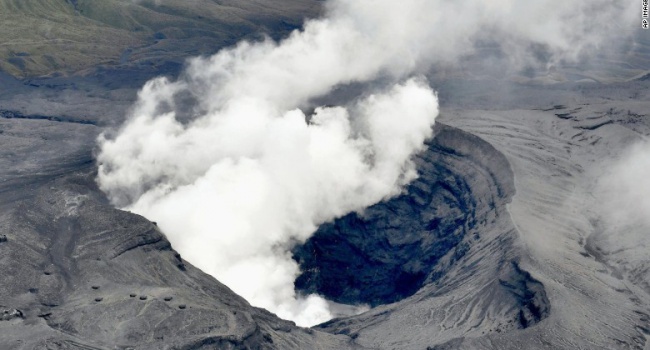 В Японии началось мощнейшее извержение вулкана (ВИДЕО)