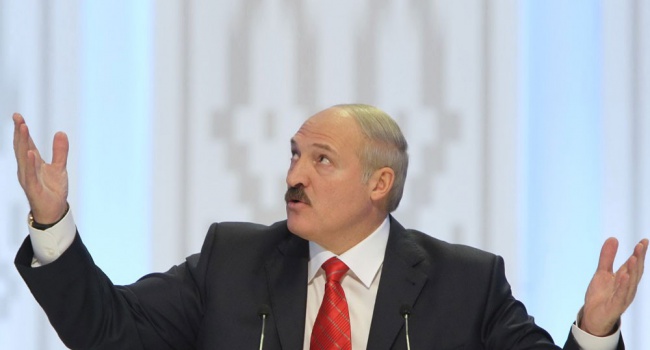 Лукашенко снова дрейфует в сторону Путина